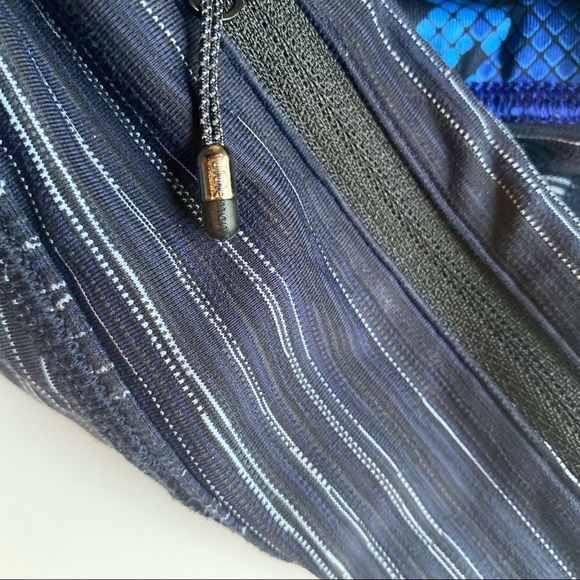 Lululemon Women Black Blue Capris Leggings Size 4 - Picture 7 of 9